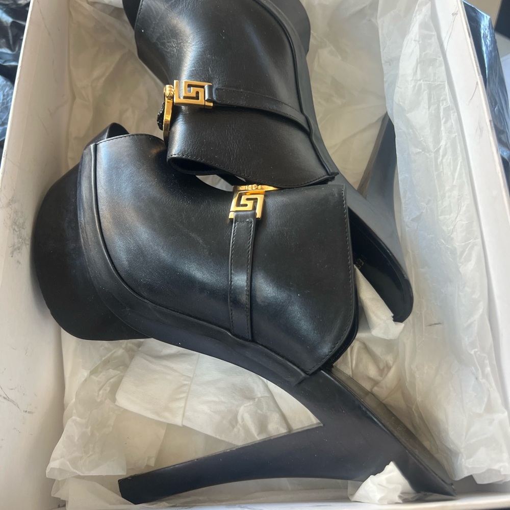 Gucci clogs